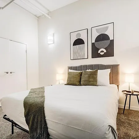 Two Cozysuites Apartment With Skybridge Access #1